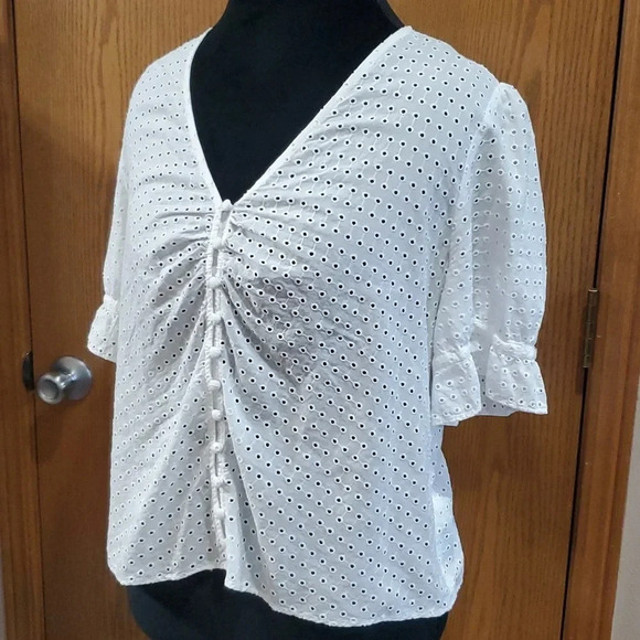 Madewell eyelet white half sleeve button up top - Picture 1 of 6